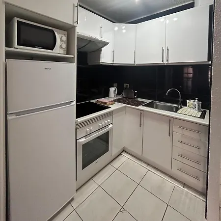 Studio In Castle Harbour With Pool Viewc008 Лос Кристианос
