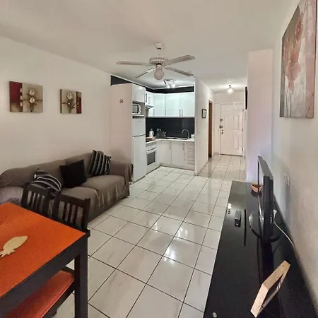 Studio In Castle Harbour With Pool Viewc008 Лос Кристианос